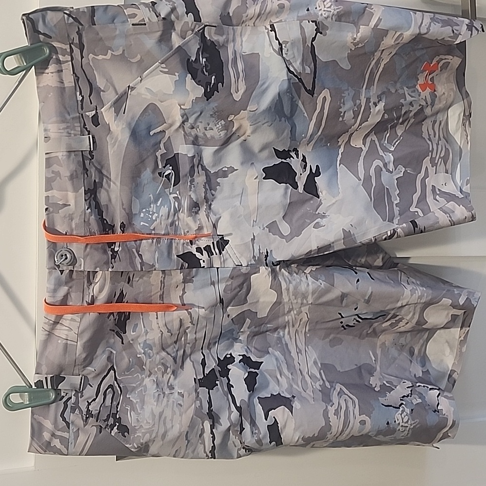 38 Under Armour fishing shorts